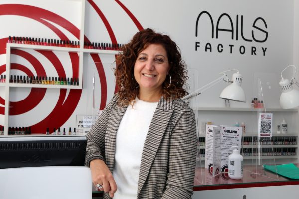 Almudena gerente de la franquicia Nails Factory en Boadilla del Monte